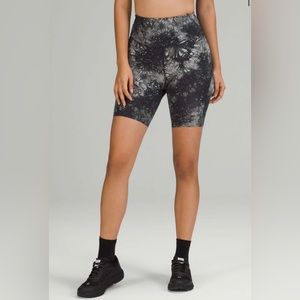 Lululemon Base Pace High-Rise Short 8"
Ink Vapor Ice Grey Multi
